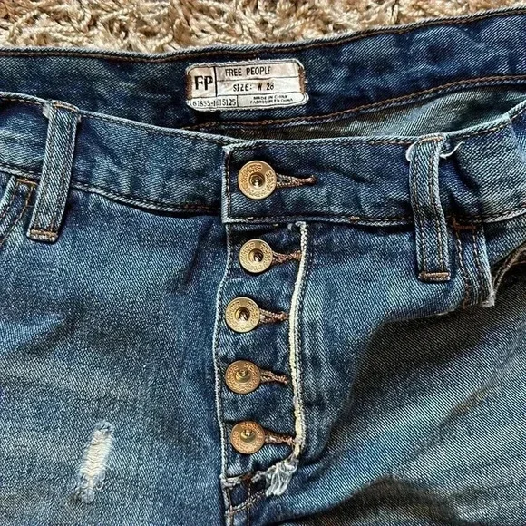 Free People Women's Denim Button Up Distressed Shorts Size 28 - Picture 3 of 7